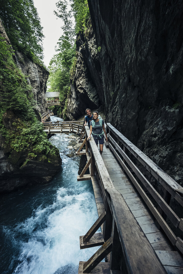 Walk through the mystical gorge | © Zell am See-Kaprun Tourismus