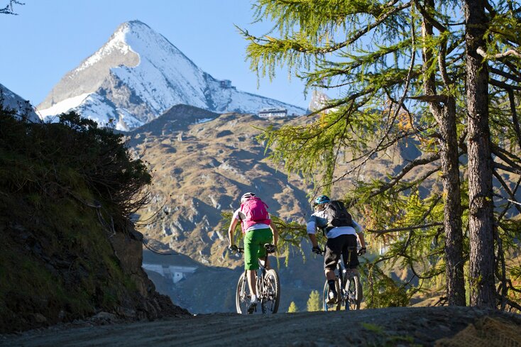 Uphill mountain bike tour to the Kitzsteinhorn | © Markus Greber