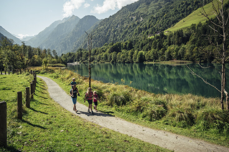Hike around the Klammsee with the whole family | © Zell am See-Kaprun Tourismus