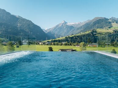 Enjoy the view in the Panorama Spa in Zell am See-Kaprun | © Zell am See-Kaprun Tourismus