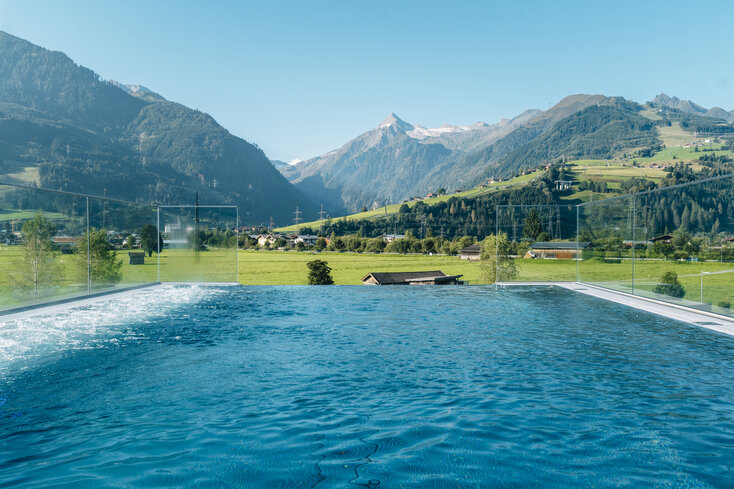 Enjoy the view in the Panorama Spa in Zell am See-Kaprun | © Zell am See-Kaprun Tourismus
