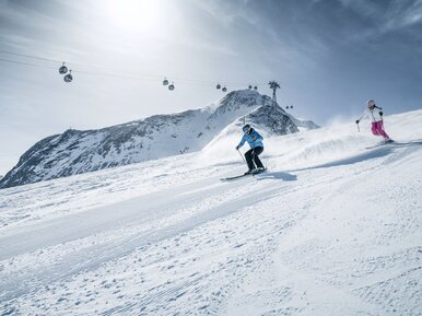 Skifahren am Gletscher in Zell am See-Kaprun | © Kitzsteinhorn