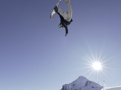 Freestyler auf Skiern und Snowboards lieben die Parks am Gletscher | © Zell am See-Kaprun Tourismus