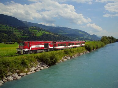 Explore the attractions of the region with the Pinzgauer Regionalbahn | Zell am See Kaprun | © Salzburg AG