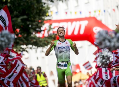 The winner of the IRONMAN 70.3 2019 in Zell am See-Kaprun at the finish line | © Zell am See-Kaprun Tourismus