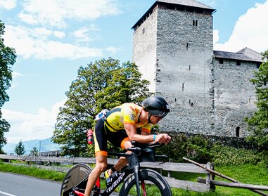 The bike course of the IRONMAN 70.3 Zell am See-Kaprun also passes Kaprun Castle | © Zell am See-Kaprun Tourismus
