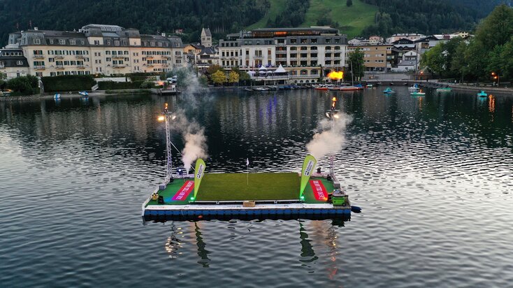 At the One Shot Challenge in Zell am See-Kaprun you have to put a hole in the green at the lake | © Zell am See-Kaprun Tourismus
