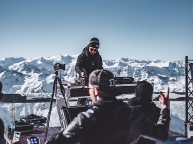 Die neue Bühne des WOW Glacier Love auf dem Kitzsteinhorn auf 3000 Metern | Zell am See-Kaprun | © Expa obh
