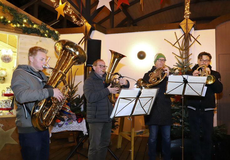 Every Friday a band from Kaprun provides hearty music at the Star Advent | © Zell am See-Kaprun Tourismus