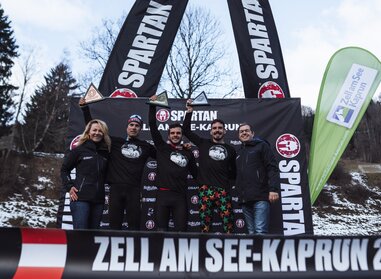 Men's Winner on the Podium | Zell am See Kaprun | © Zell am See-Kaprun Tourismus