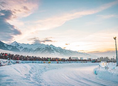 Eisrennen vor beeindruckender Kulisse | © Johannes Radlwimmer