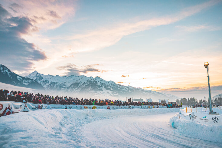 Eisrennen vor beeindruckender Kulisse | © Johannes Radlwimmer