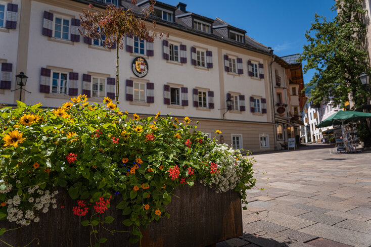 Colorful flowers in the old town of Zell | © Johannes Radlwimmer