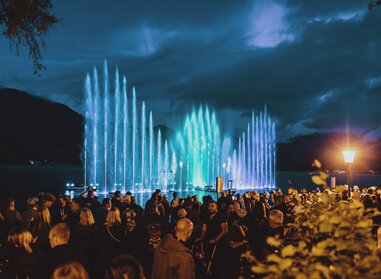 Weekly Event in summer: Magic Lake Show at Lake Zell | © EXPA FEI