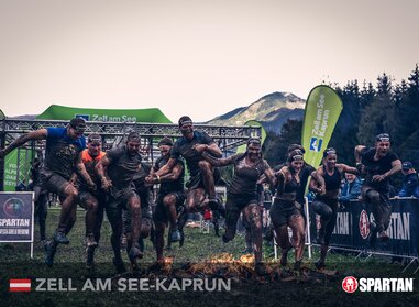 Together into the finish line | © Sportograf