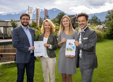 Group picture with the four panel speakers | © Zell am See-Kaprun Tourismus