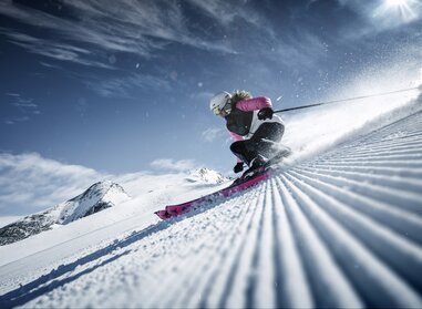 Sun skiing on glacier Kitzsteinhorn | © Kitzsteinhorn