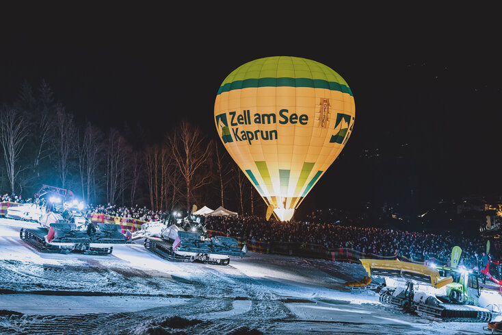 The night of the balloons thrilled with the show | © EXPA/FEI