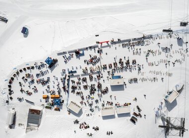 Zahlreiche Besucher feierten das Ice Camp Sonnendeck | © Niki Faistauer