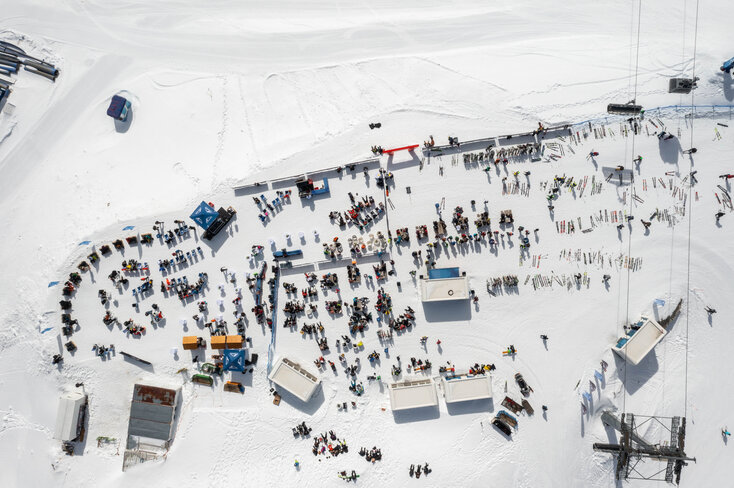 Numerous visitors celebrated the Ice Camp sun deck | © Niki Faistauer