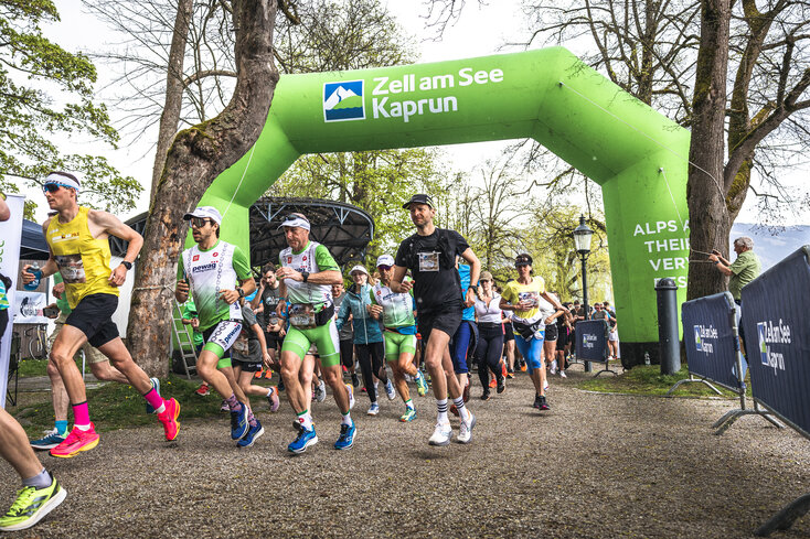 Die Läufer beim Start | © Johannes Radlwimmer