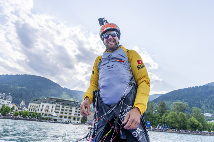 Chrigel Maurer at the finish at lake Zell | ©  zooom Christian Lorenz