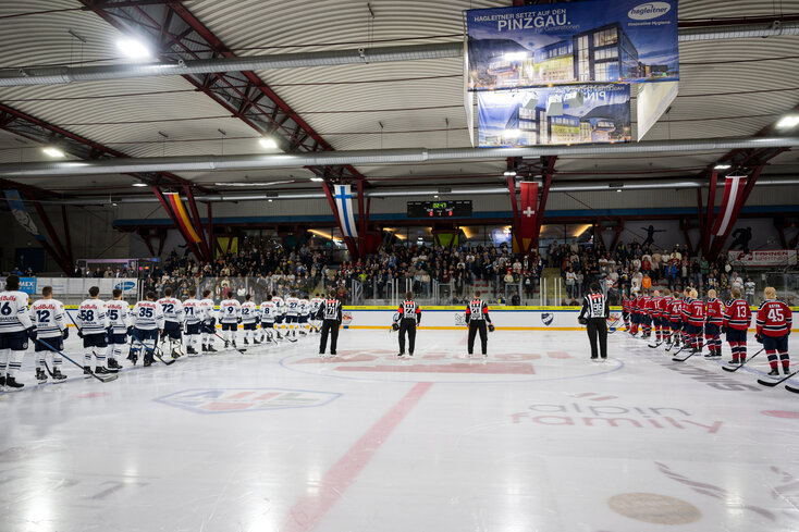 Many fans enjoyed top games in the ice arena in Zell am See | © Red Bull München/City-Press
