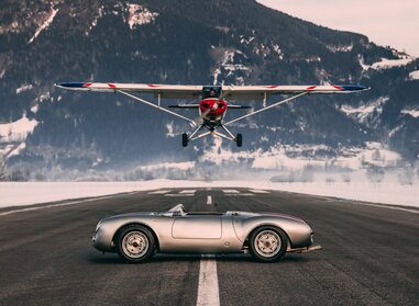 Car and airplane | © Stephan Bauer