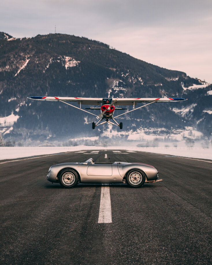 Car and airplane | © Stephan Bauer