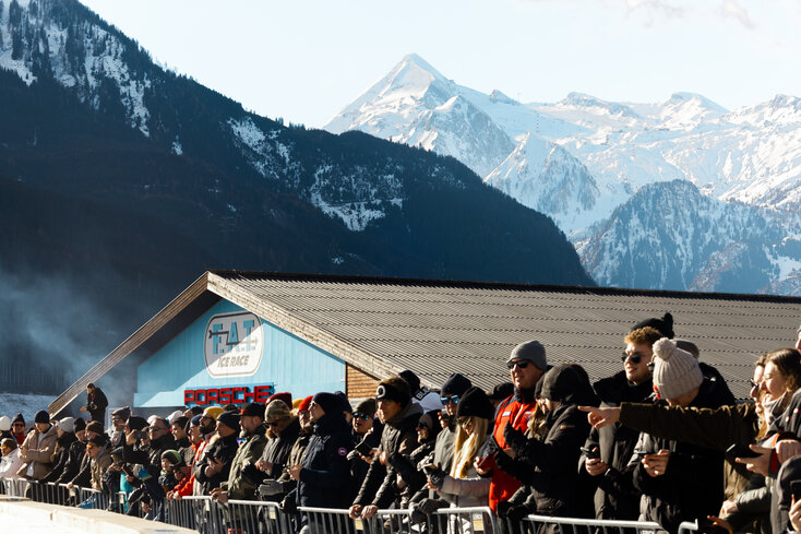 The fans celebrated at the site of the F.A.T. Ice Race | © Zell am See-Kaprun Tourismus