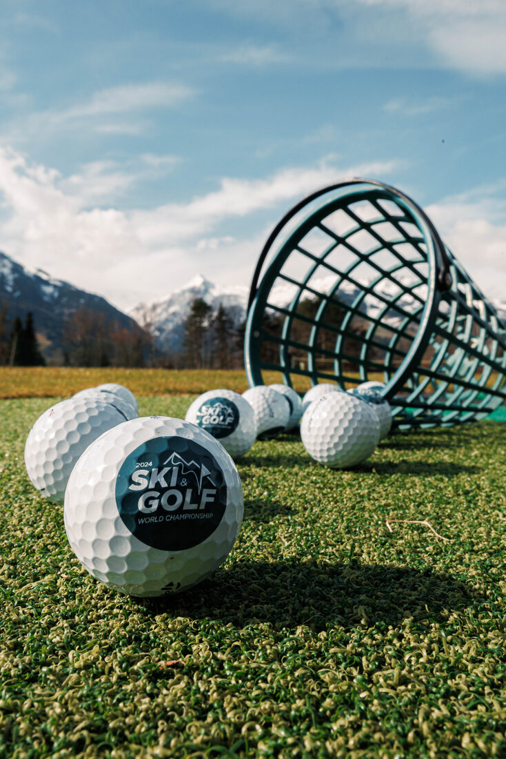 Golf balls with ski and golf world championship logo at the Zell am See golf course | © Zell am See-Kaprun Tourismus