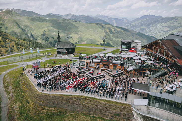 Around 700 line dancers dared to attempt the world record | © Zell am See-Kaprun Tourismus