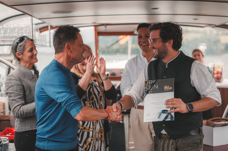 Christoph Bründl and Maximilian Posch handed over the certificates to the participants | © Zell am See-Kaprun Tourismus