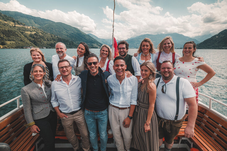 Die Teilnehmer und Initiatoren feierten den erfolgreichen Abschluss an Bord der Kaiserin Elisabeth am Zeller See | © Zell am See-Kaprun Tourismus